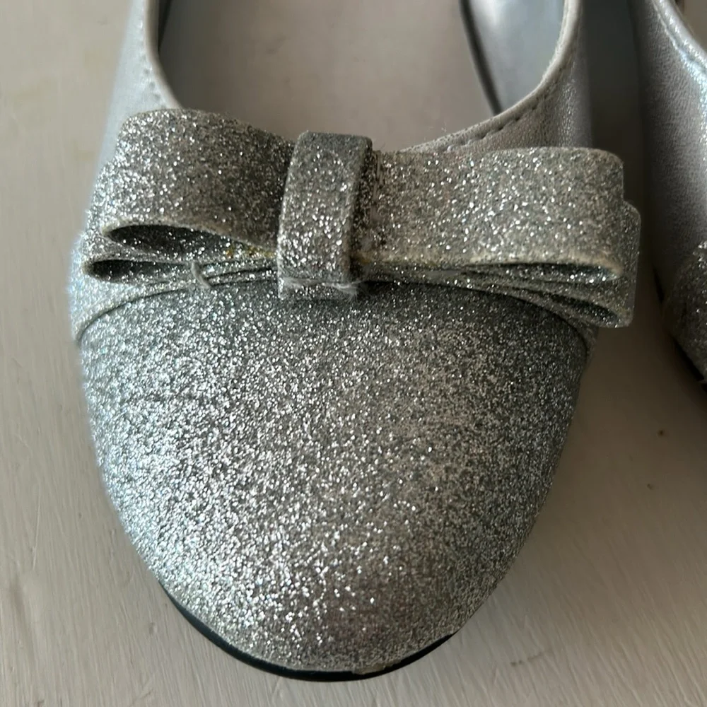 American Eagle Outfitters low heel silver/metallic bow girls shoes size 3.5